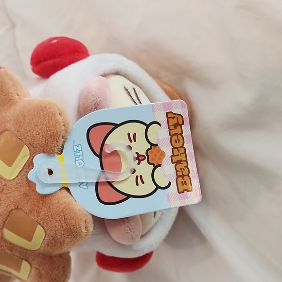 Strawberry kitty squishy plush - Picture 4 of 5